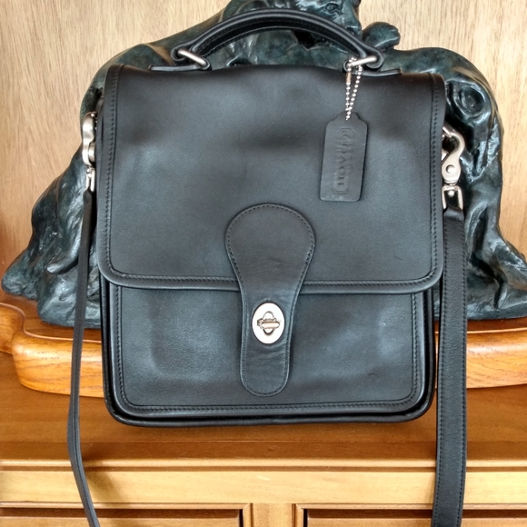 Coach Handbags - Like New, Coach Station Bag, Silver Hardware